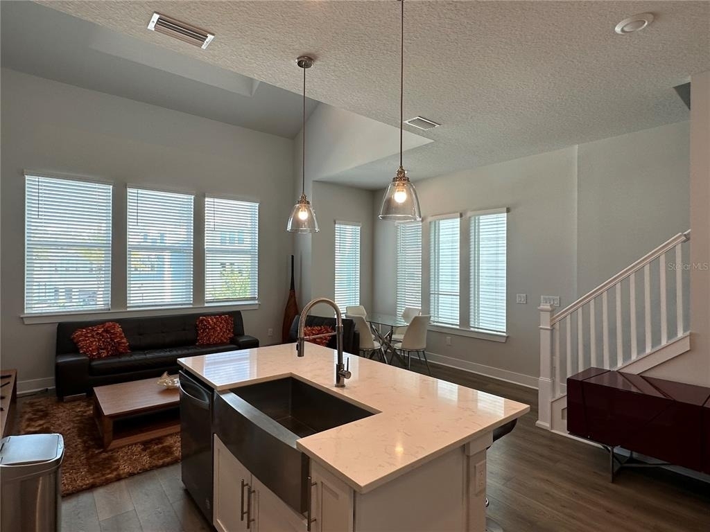 2328 Lindstrom Street - Photo 6