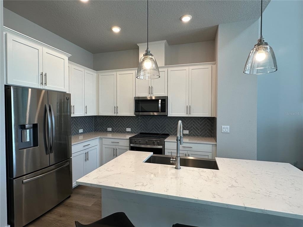 2328 Lindstrom Street - Photo 4
