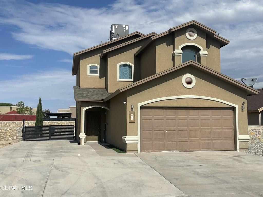 809 Desert Moon Drive - Photo 0