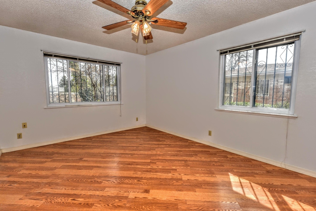 8512 Shaver Drive - Photo 35