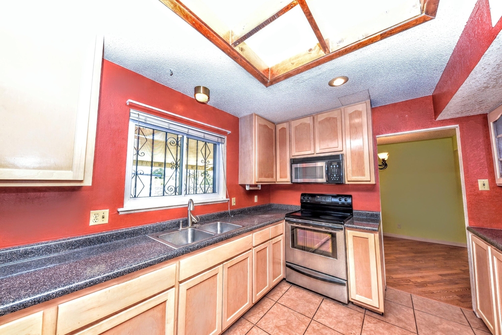 8512 Shaver Drive - Photo 7