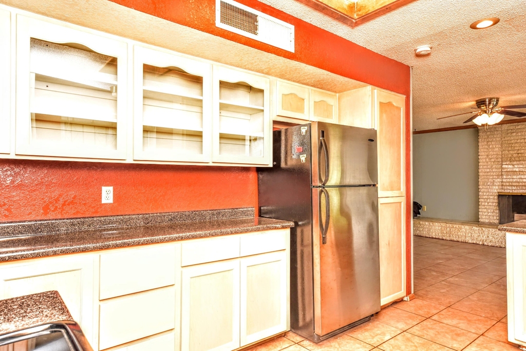 8512 Shaver Drive - Photo 5