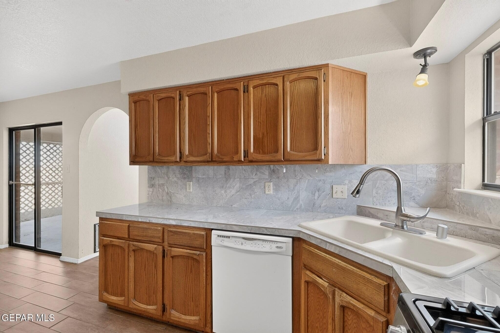 7419 Mission Viejo Drive - Photo 17