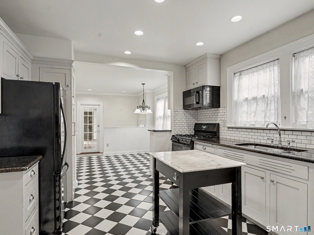 14 Roosevelt Street - Photo 9