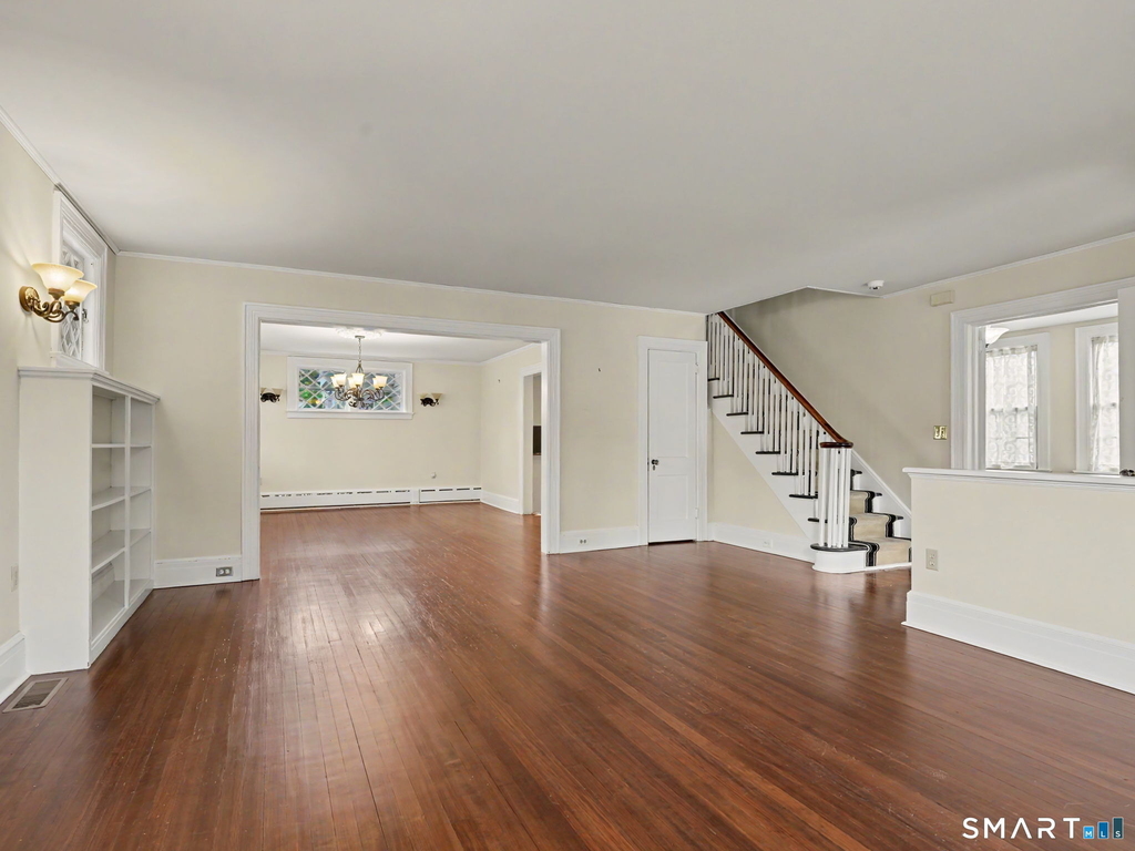 14 Roosevelt Street - Photo 2
