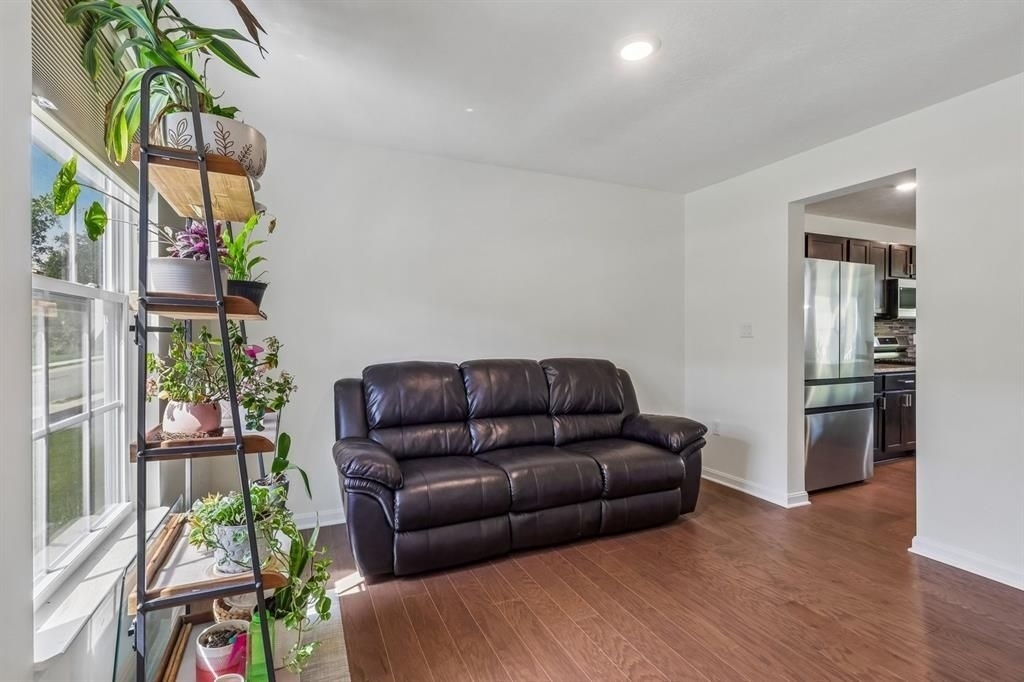 1105 Deerfield Drive - Photo 4