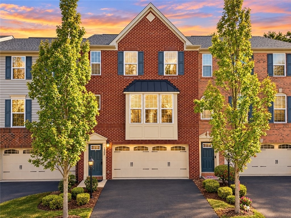 1502 Pointe View Dr - Photo 0