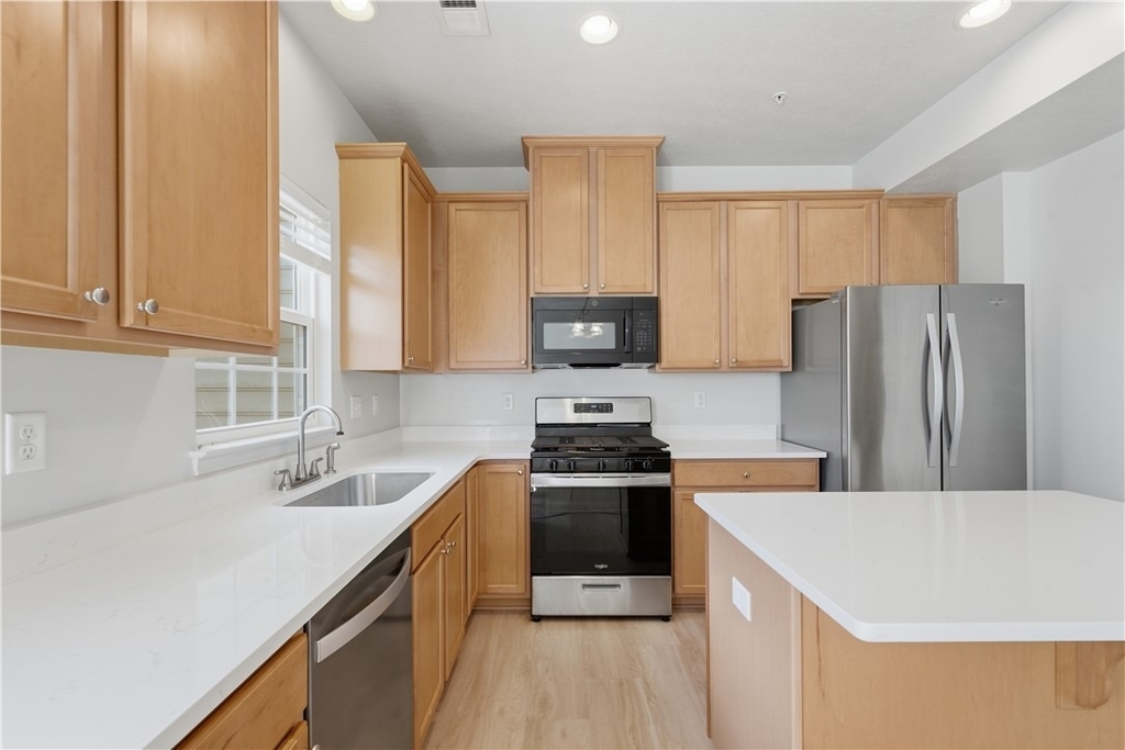 1502 Pointe View Dr - Photo 10