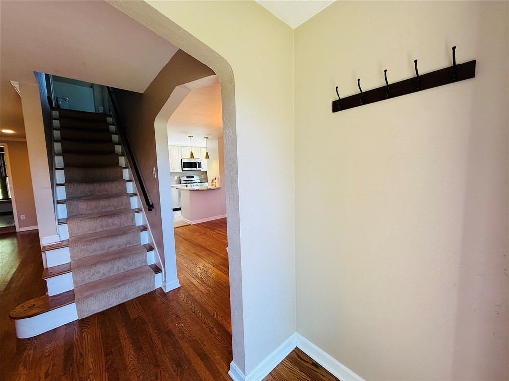 143 Seneca Dr - Photo 3