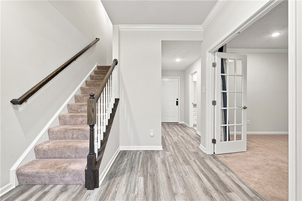 2004 Hemlock Ln - Photo 2