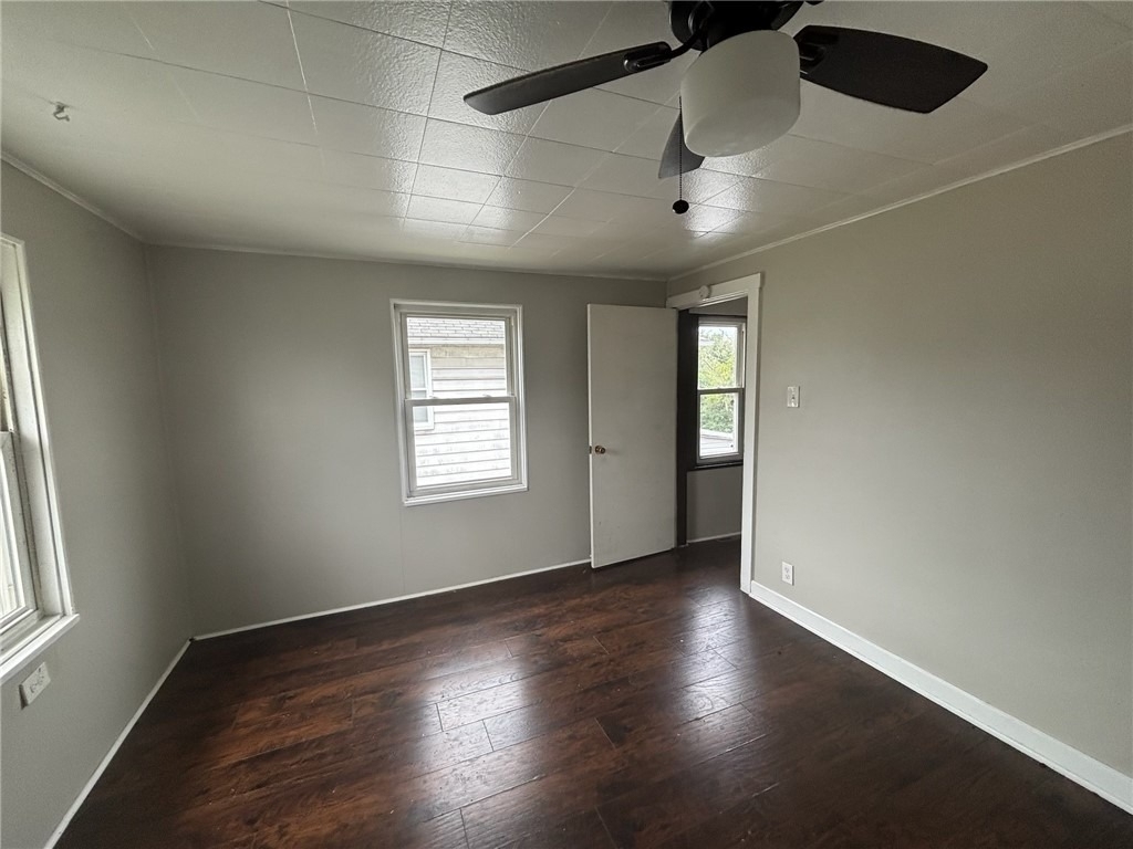 920 Vankirk St - Photo 5