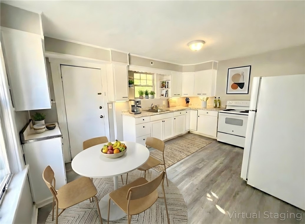 927 Vankirk St - Photo 2