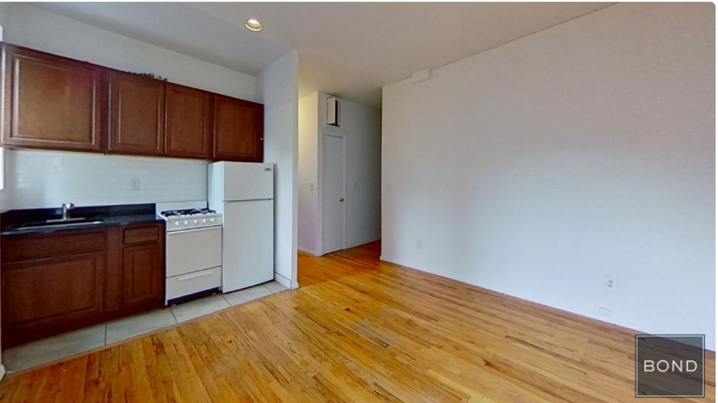 East 91st Street - Photo 3
