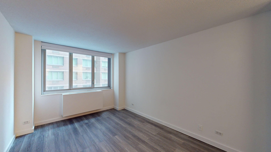 401 E 34th St - Photo 3