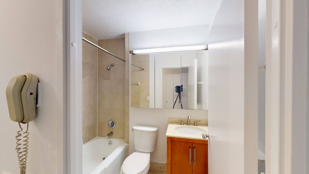 401 E 34th St - Photo 4