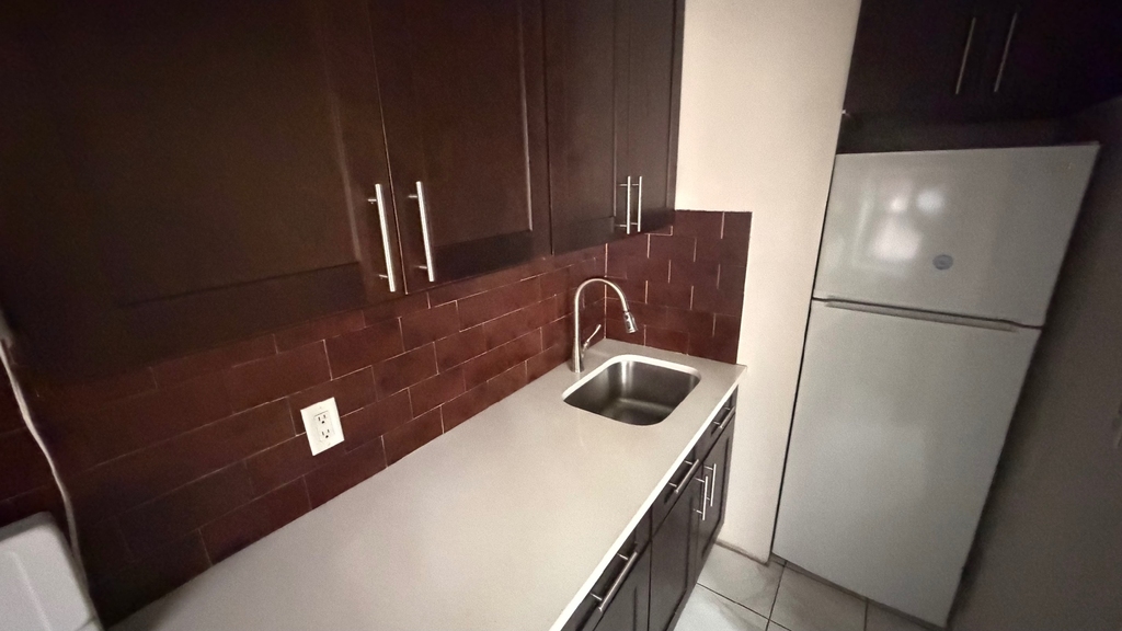 41-8 159th Street - Photo 4