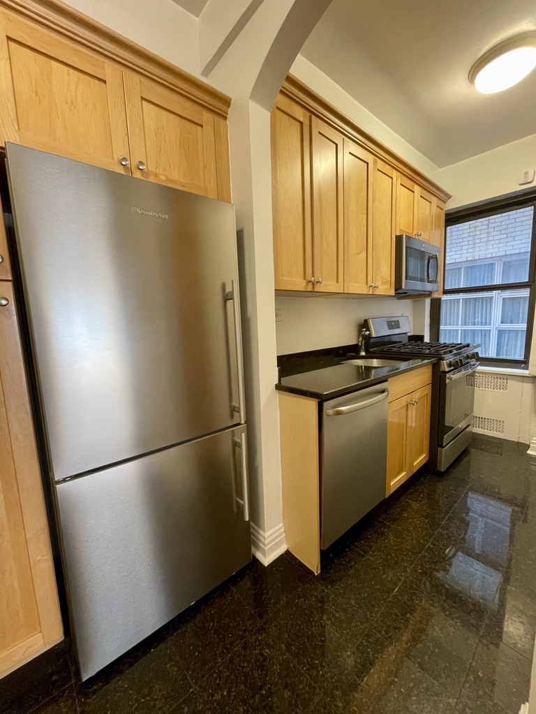 East 56th Street - Photo 3