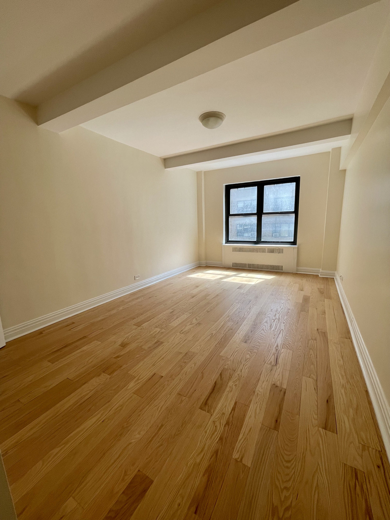 East 56th Street - Photo 6