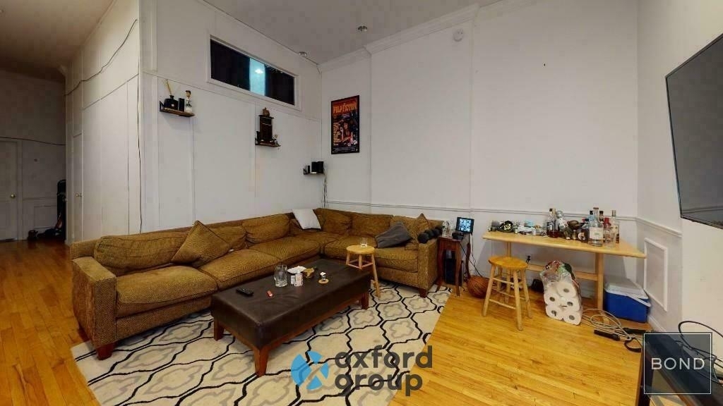 East 39th Street - Photo 0