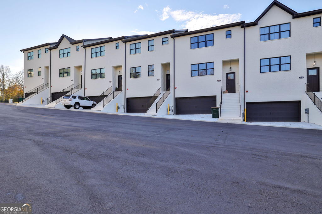 8026 Linfield Way - Photo 0