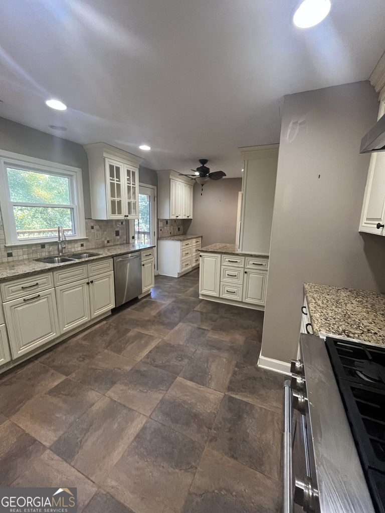 382 Charleston Lane - Photo 9