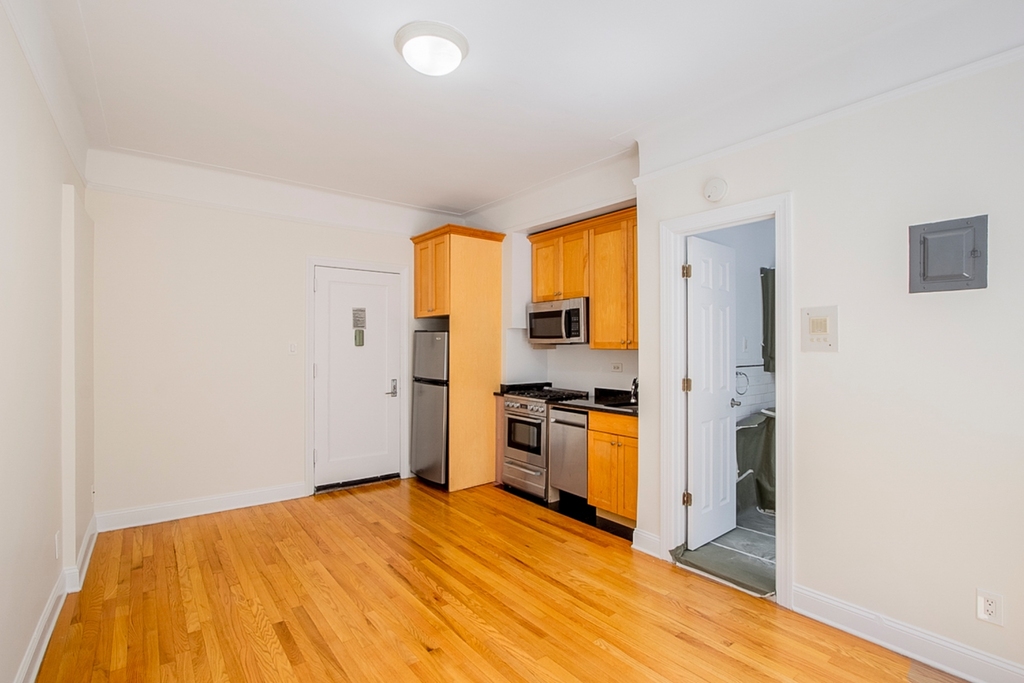 West 13th Street - Photo 4