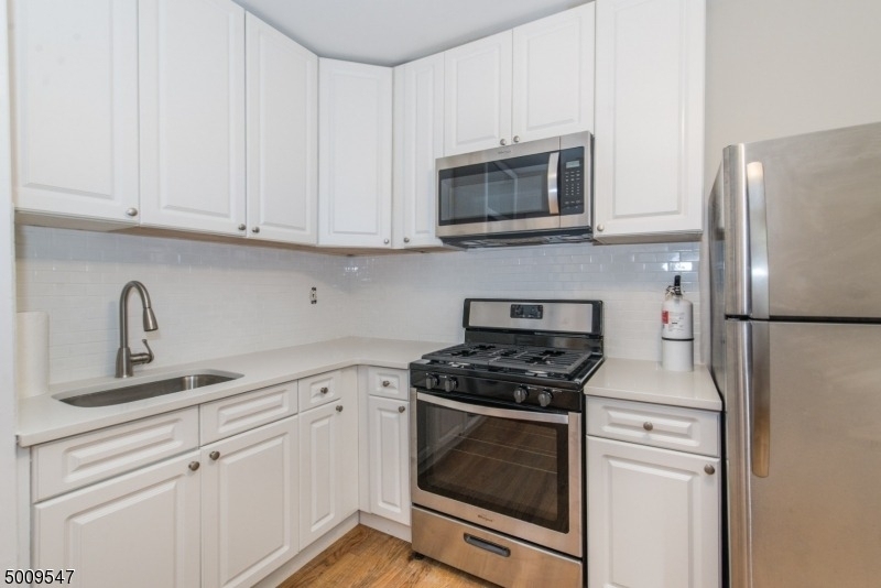 10 Phoenix Ave Unit 2 - Photo 5