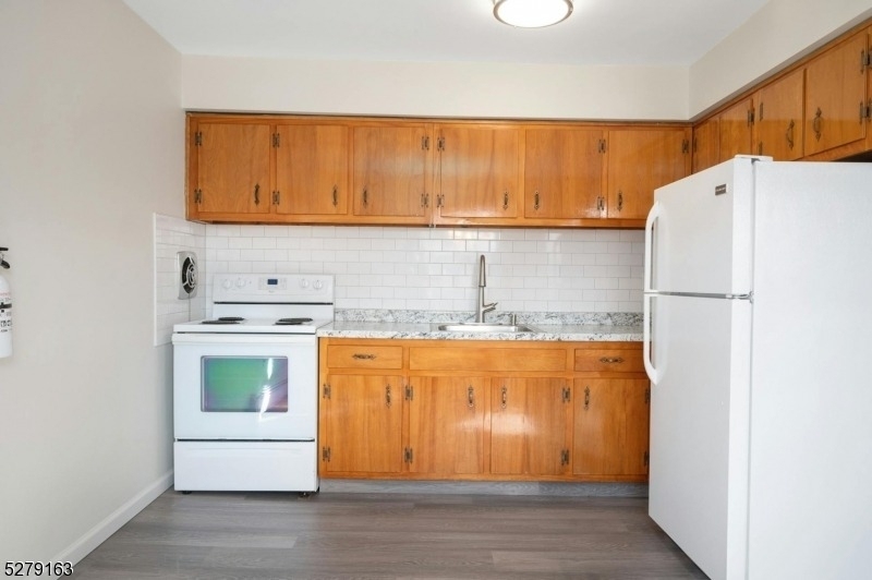 80 E Main St - Photo 7