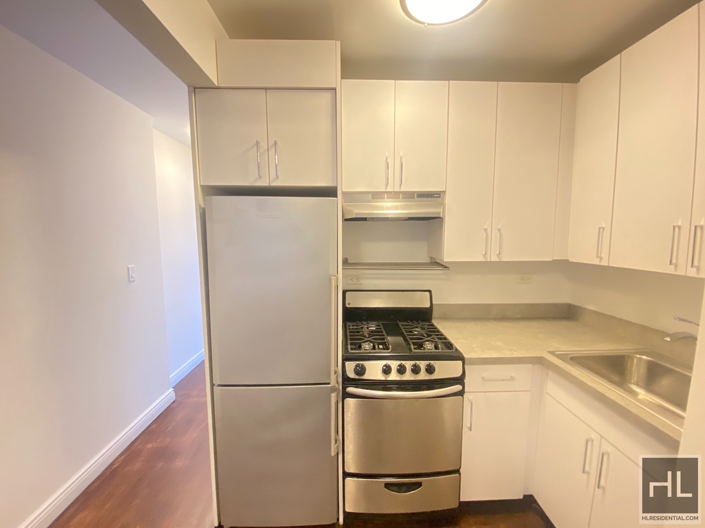 East 89 Street - Photo 2