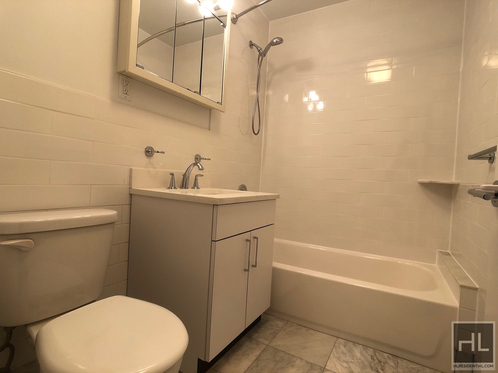 East 89 Street - Photo 3