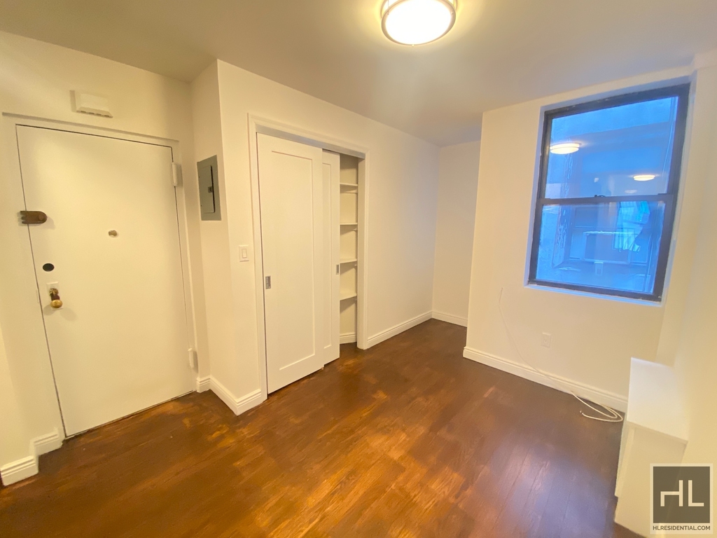 East 89 Street - Photo 1