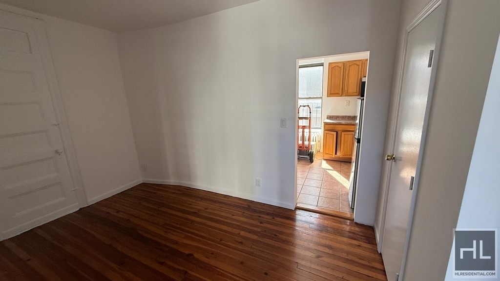 York Avenue - Photo 3