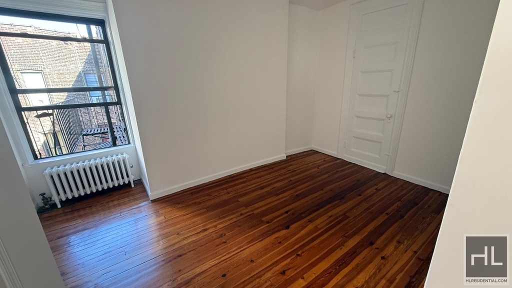 York Avenue - Photo 1