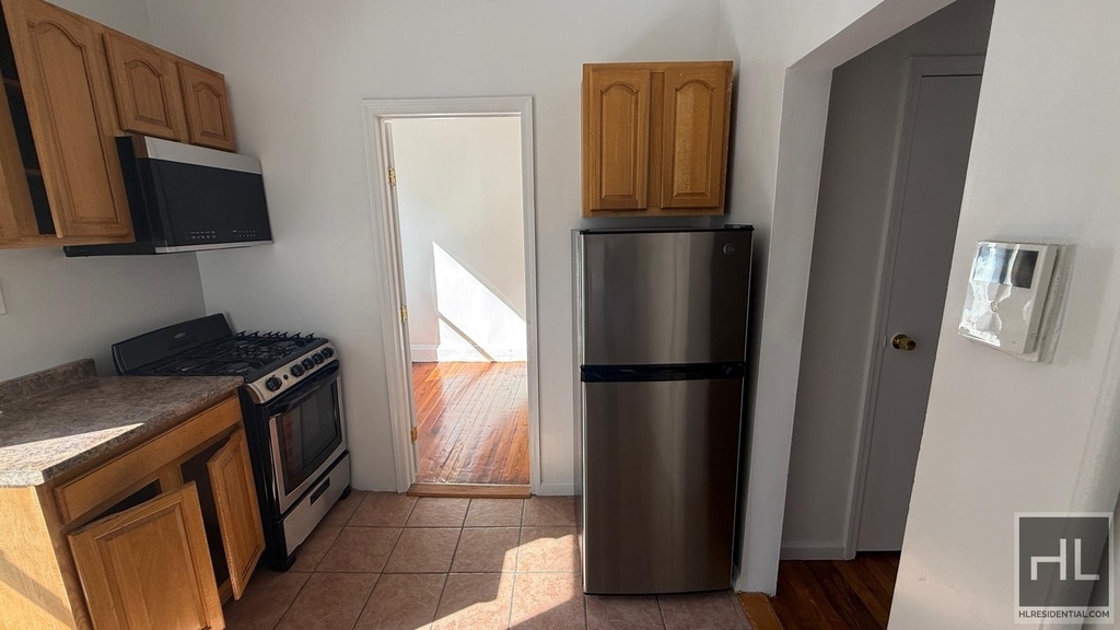 York Avenue - Photo 2