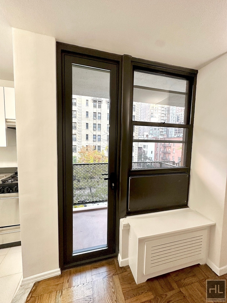 East 35 Street - Photo 4