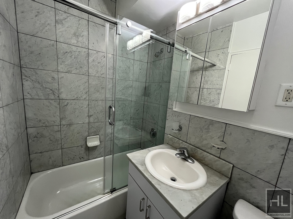 East 35 Street - Photo 5