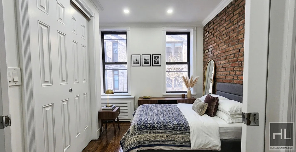 Mott Street - Photo 1