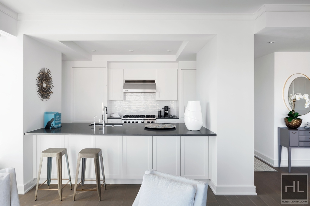 West 80th Street - Photo 1