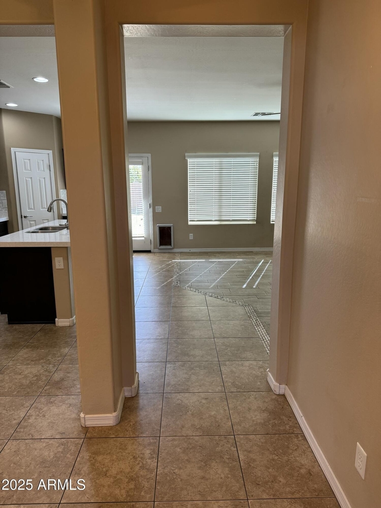 11009 E Sutter Avenue - Photo 2
