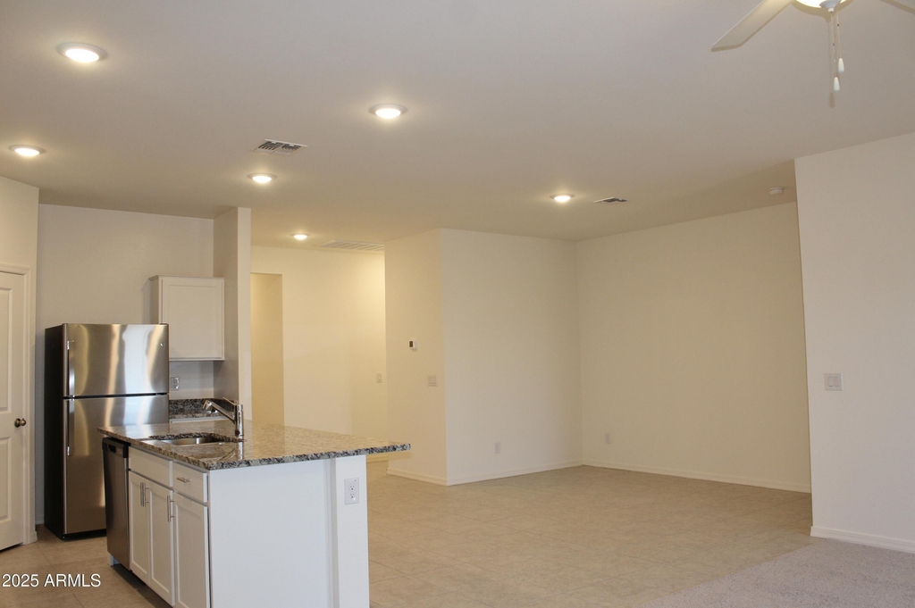 10354 N 156th Avenue - Photo 4