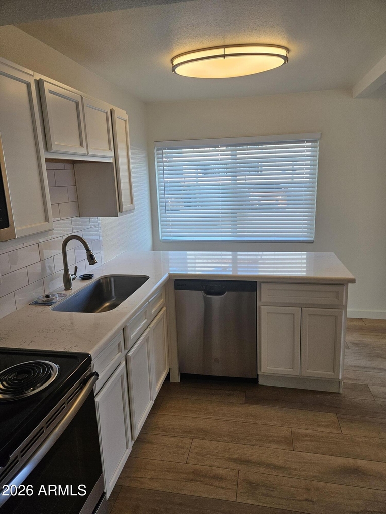 1330 E Highland Avenue - Photo 4