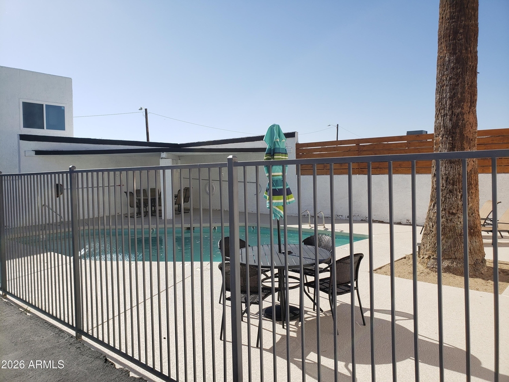 1330 E Highland Avenue - Photo 14