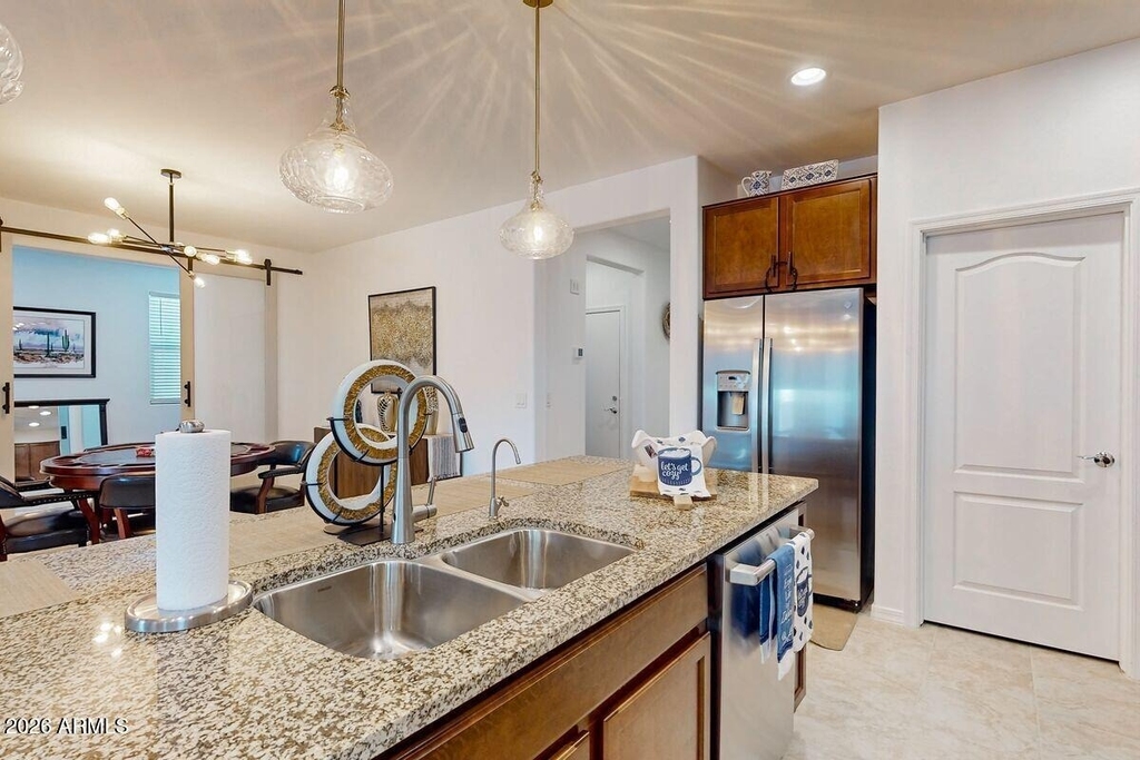 18068 W Amber Ridge Way - Photo 8