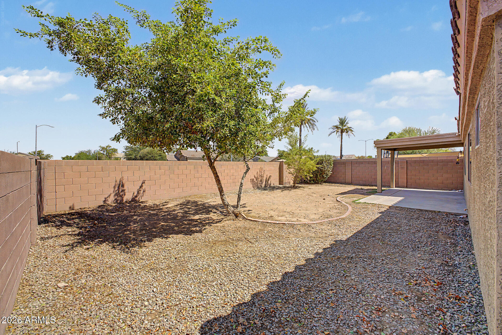 12510 W Hearn Road - Photo 32