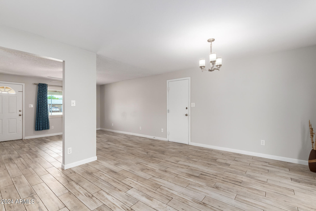 14401 N 35th Place - Photo 6