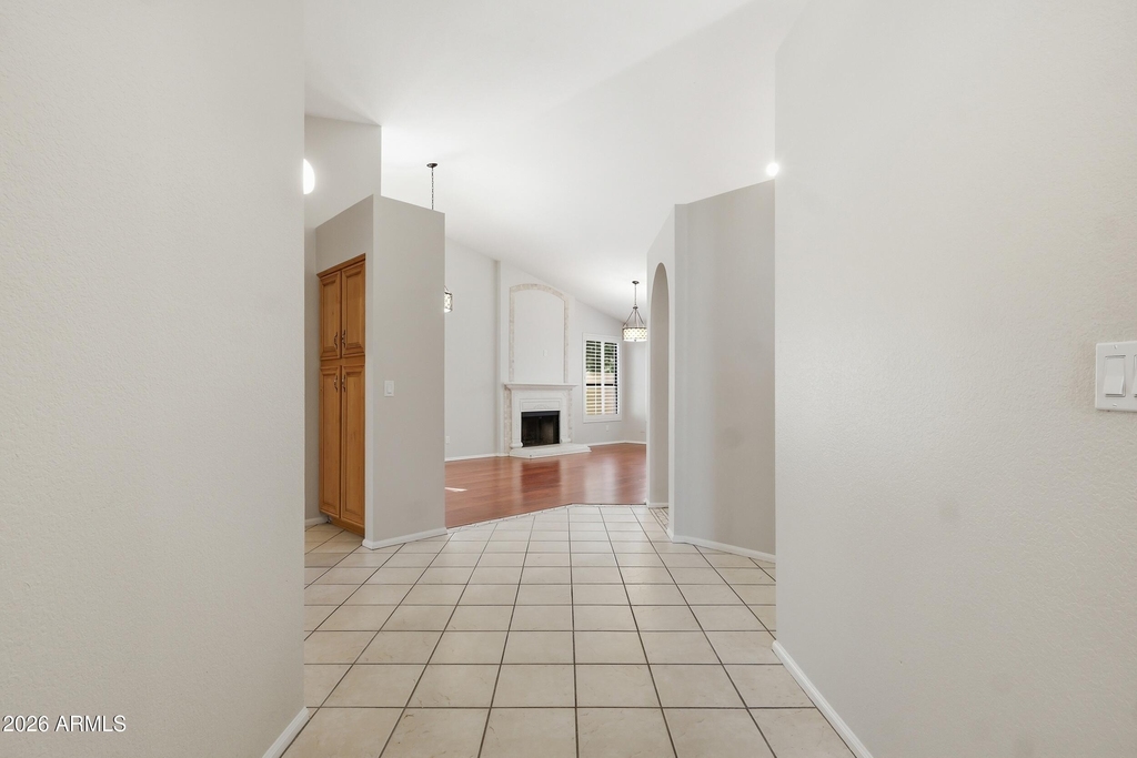 225 W Vera Lane - Photo 4