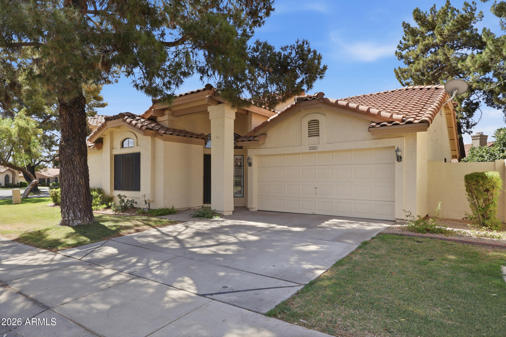 225 W Vera Lane - Photo 1
