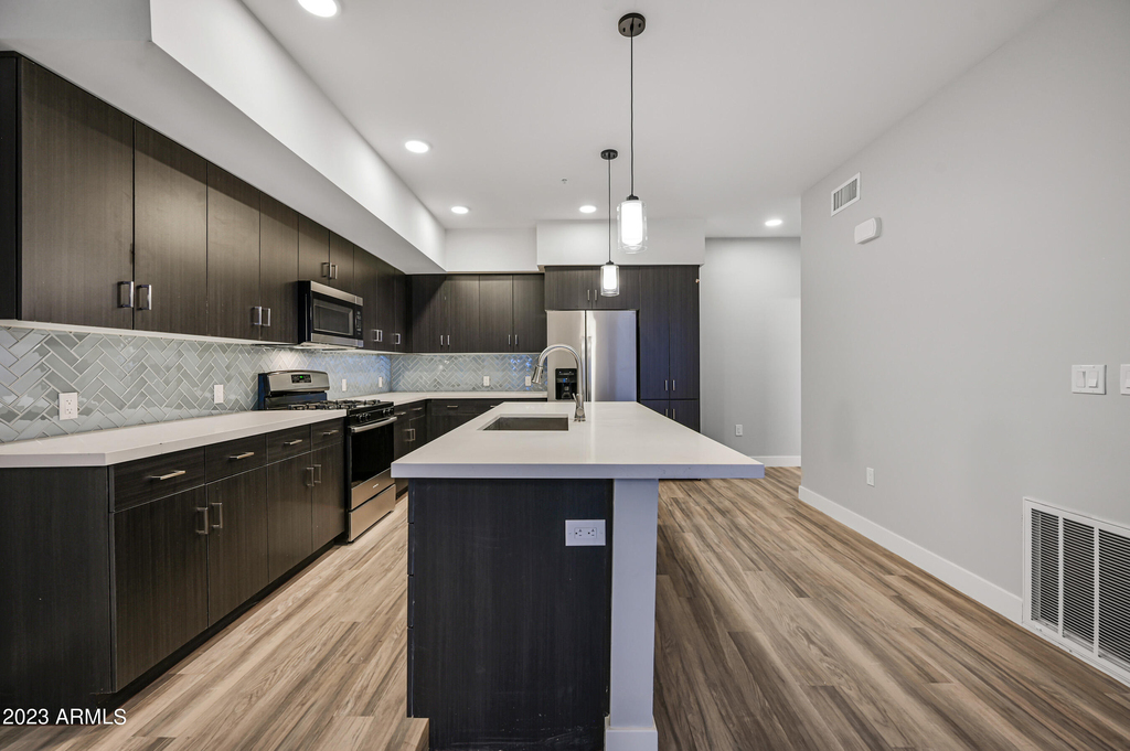 1023 W 5th Street - Photo 11
