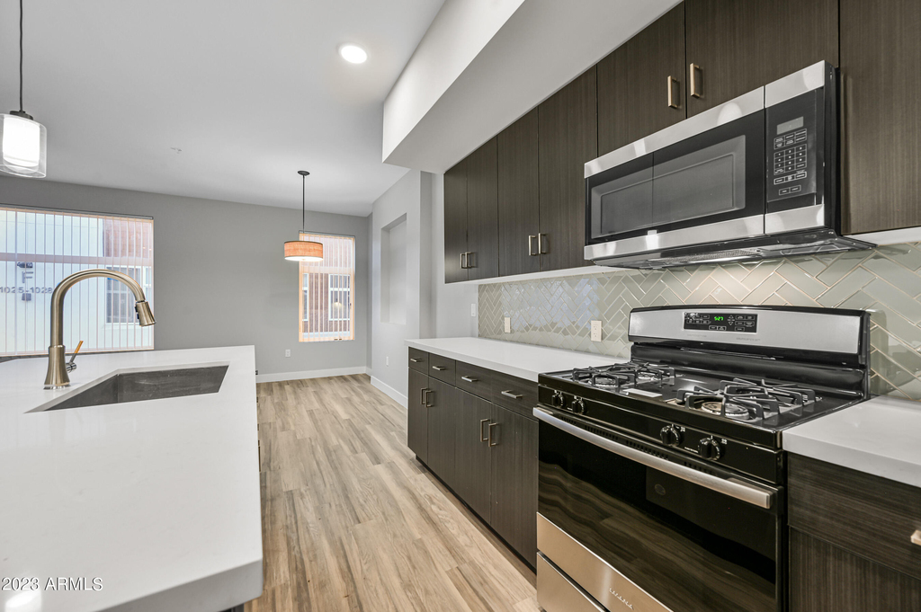 1023 W 5th Street - Photo 14