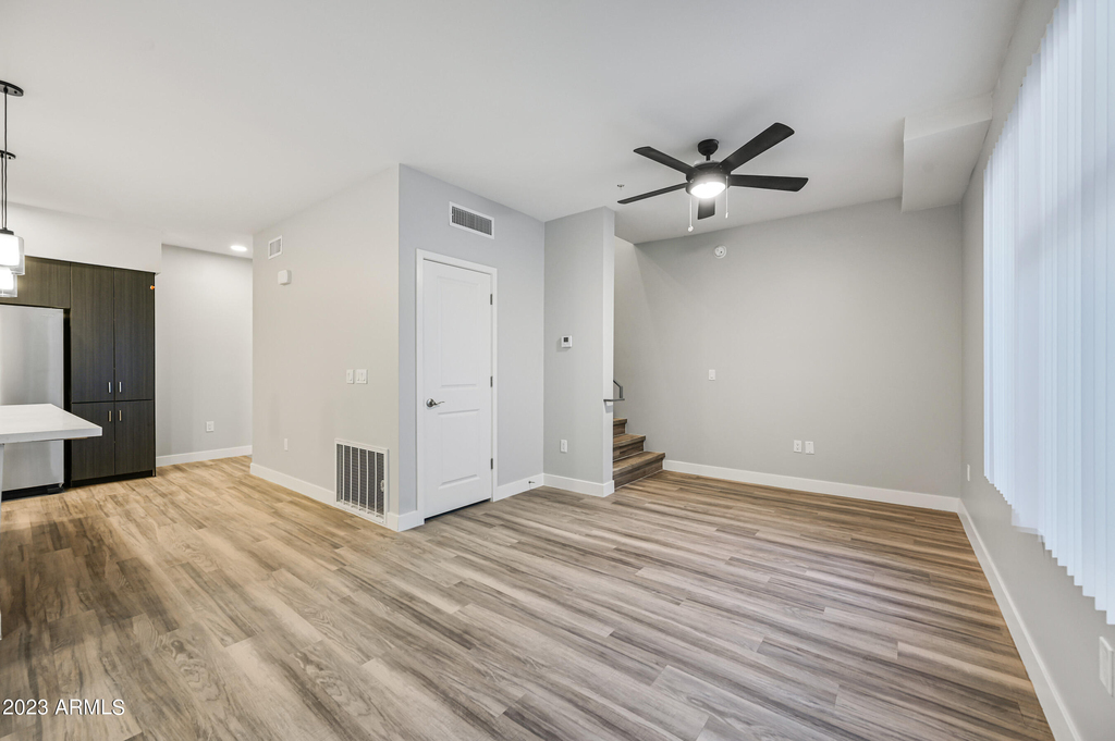 1023 W 5th Street - Photo 9